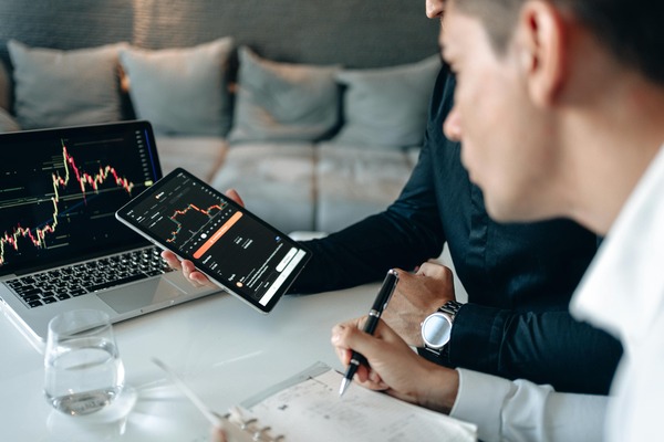 Blockchain network visualization used as a reference for selling Monero for USDT