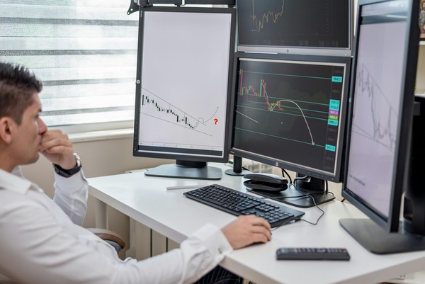Trading desk screens used as a reference for selling BTC for USDT